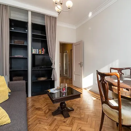 Comfy Flat W/ A Balcony To Relax Apartman *