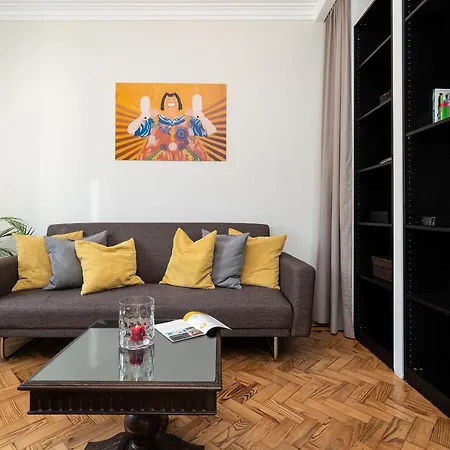 Comfy Flat W/ A Balcony To Relax 公寓