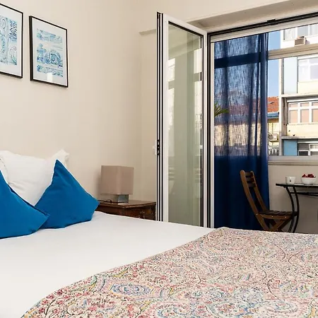 Comfy Flat W/ A Balcony To Relax *